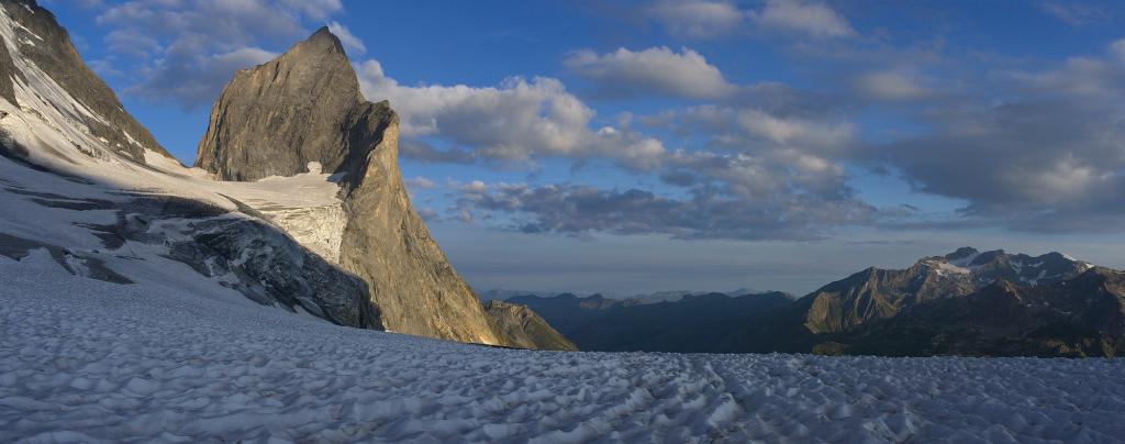 le col de la grande Casse et l'impressionnante arête de l'Epéna