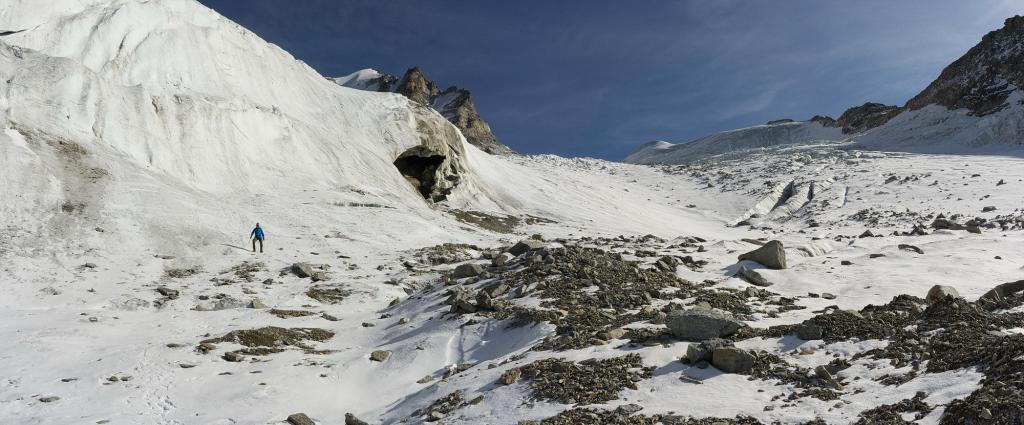 école de cramponnage sur le bas du glacier de Laveciau