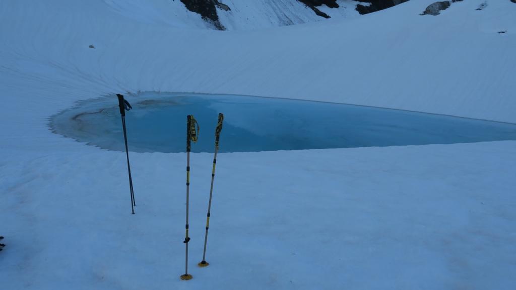 Petit lac au pied du glacier