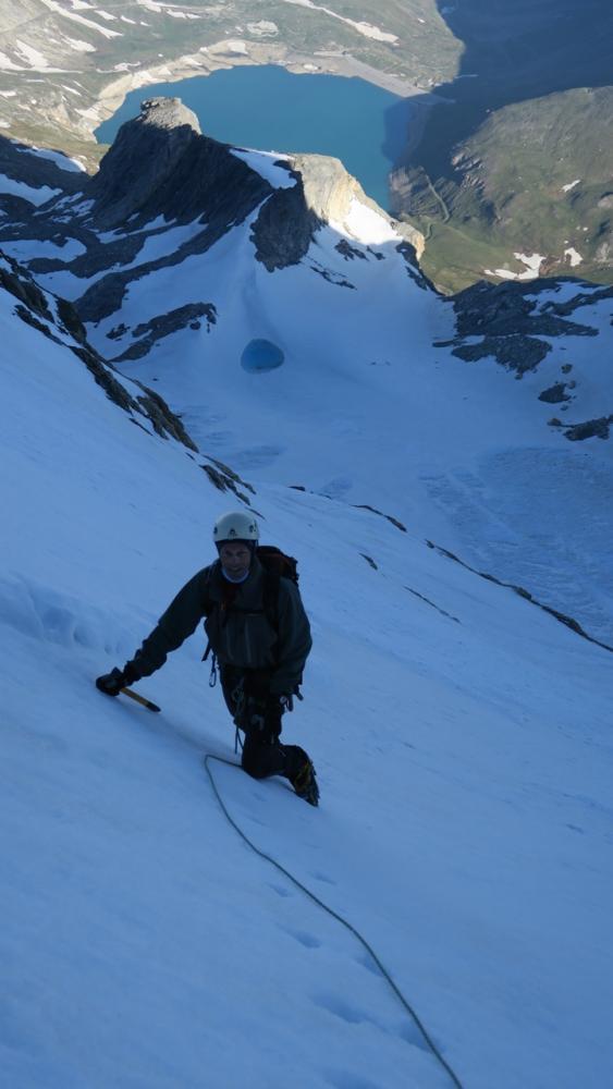 La pente raide sous le col sud