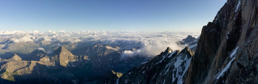 depuis le bivouac , vue plongeante sur les piliers du Brouillard...