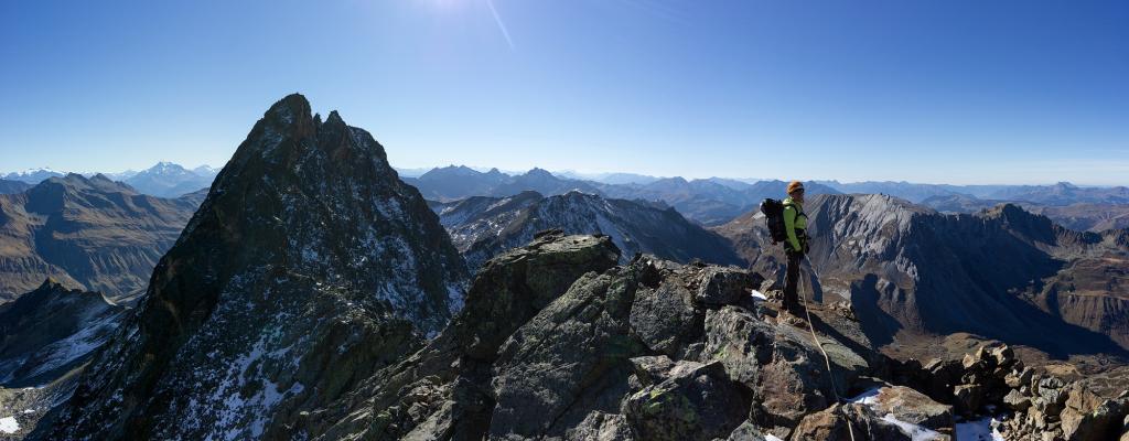 Vue sur Bellaval depuis la tête d'Enclave.
