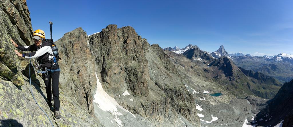 à la sortie des dalles.