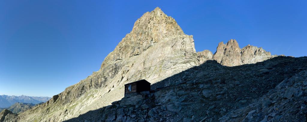 Le bivouac au départ de l'arête.