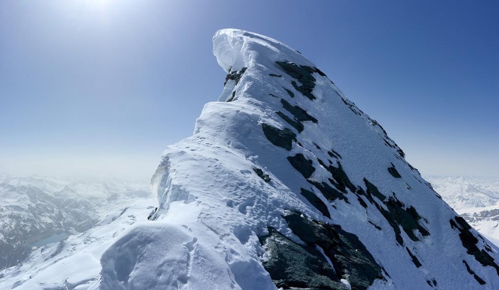 D'autres grosses corniches sur l'arête nord.