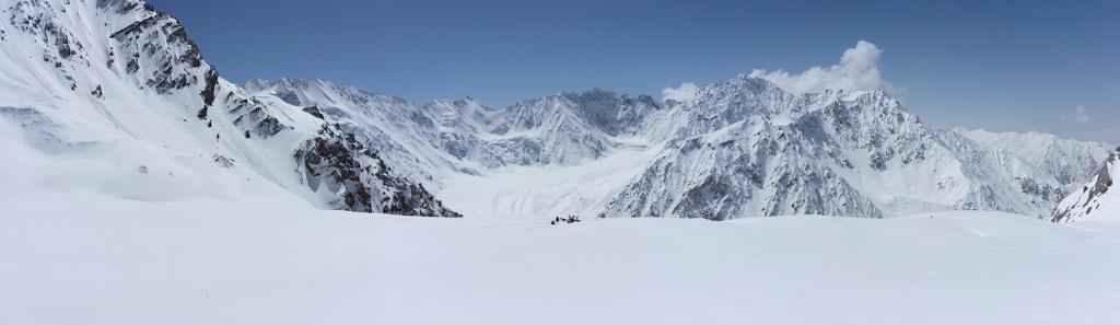 nouveau camp à presque 4000m : vue dégagée et voisinage très calme...